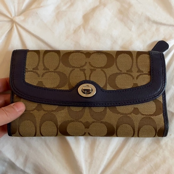 Coach wallet - Picture 1 of 7